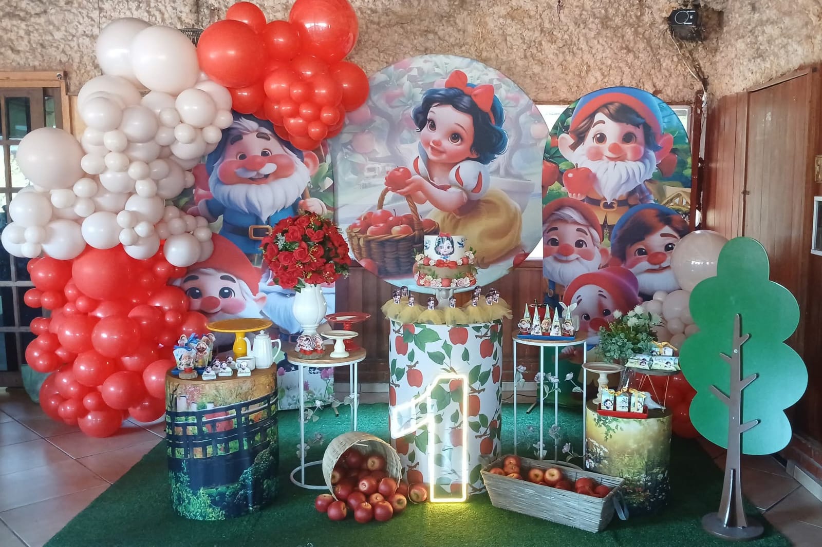 festa de 1 aninho com branca de neve